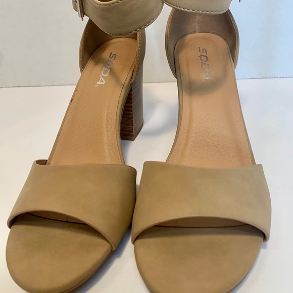 Soda Brand • Trendy Nude Pumps - Picture 3 of 5